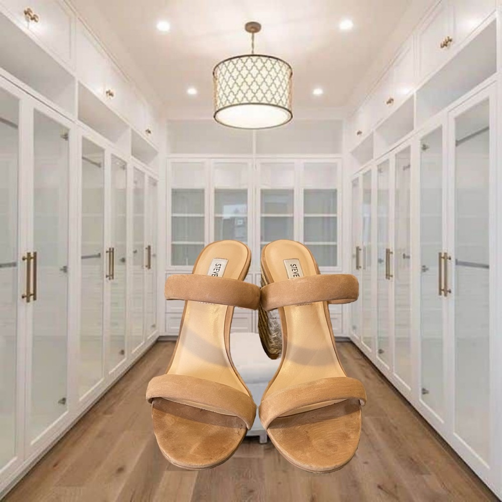 Block heel sandal!
